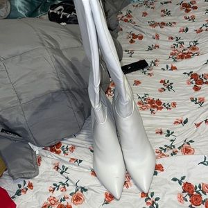 Marc fisher, size 10, white heel boots